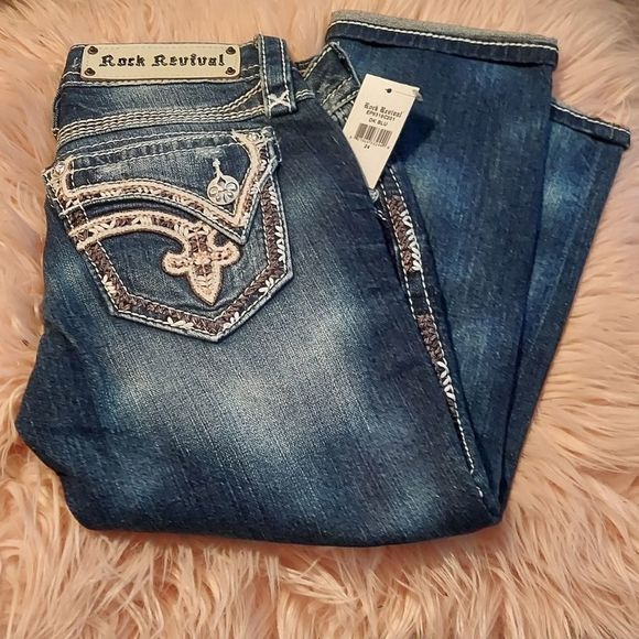 Rock Revival Crop Jeans - Picture 2 of 7